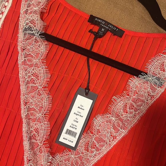 Romeo & Juliet Red Tank with Lace detail - M - Picture 2 of 7